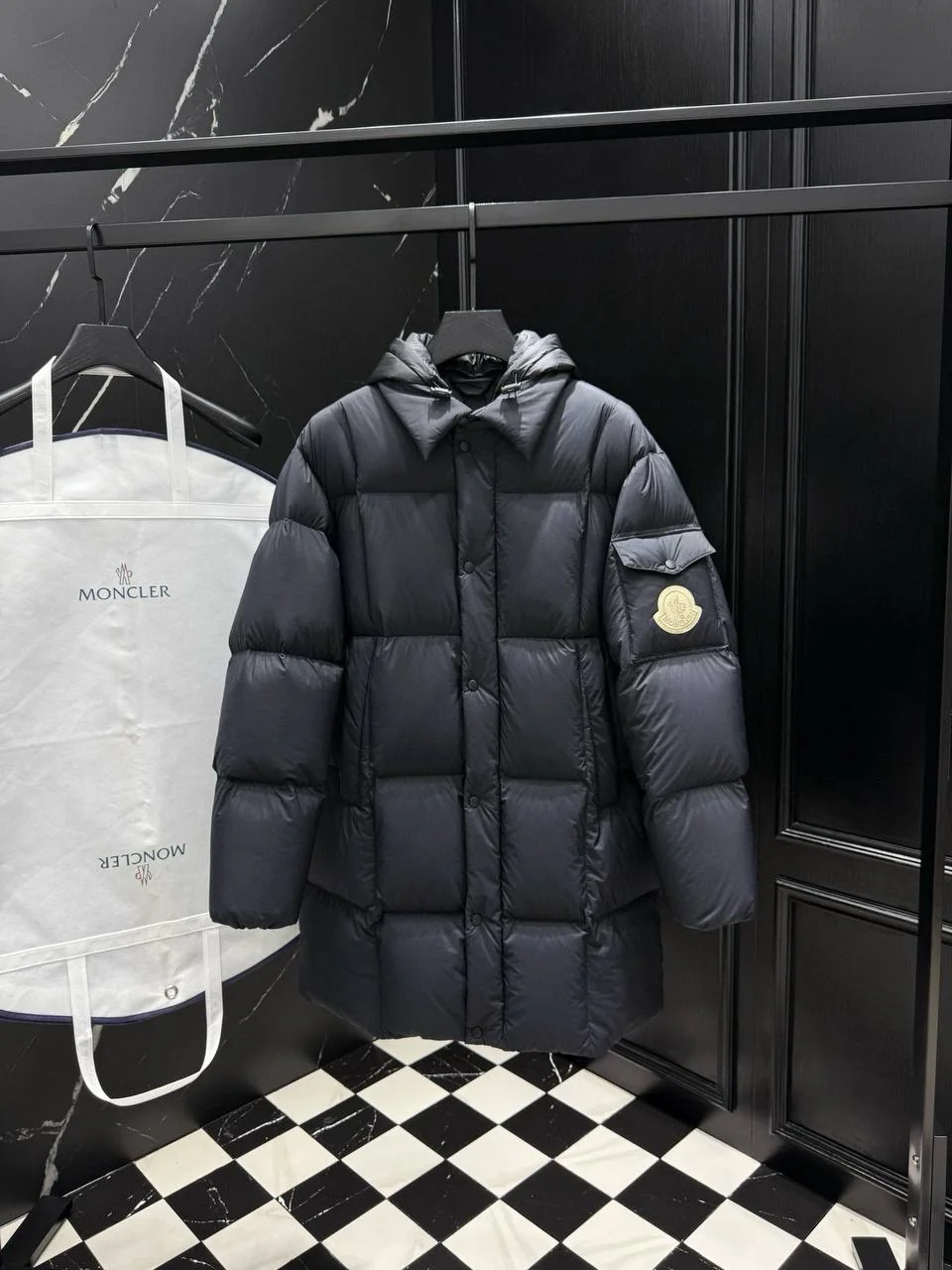 Чоловічий пуховик  - Moncler